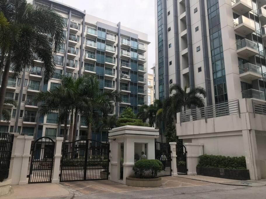 Lovely 2 Bed Infront Of Naia Terminal 3 Apartment Manila