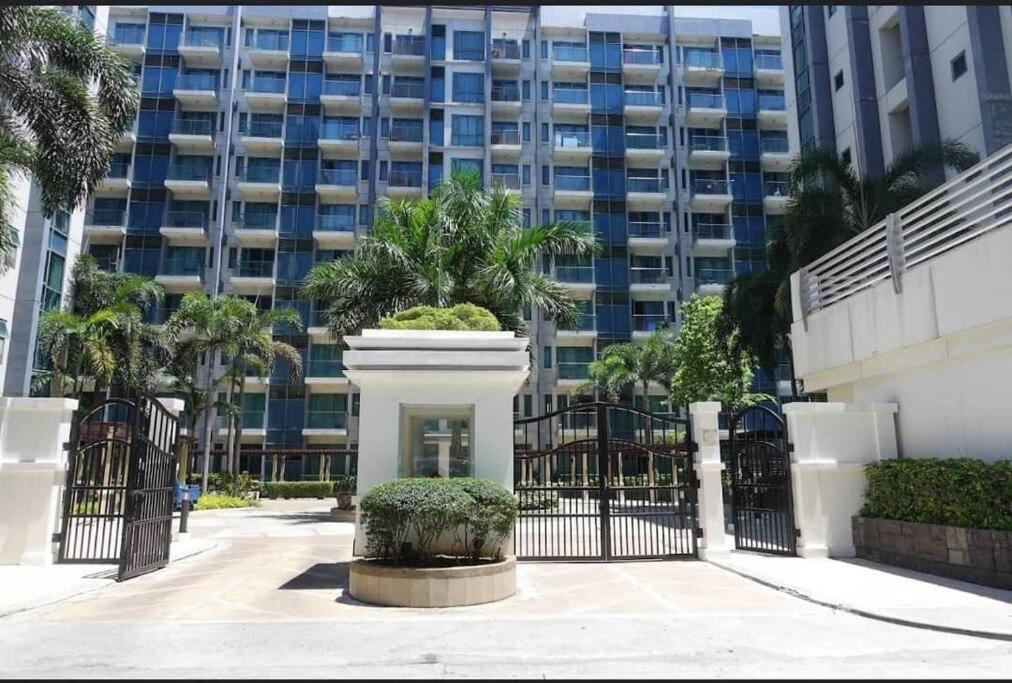 Lovely 2 Bed Infront Of Naia Terminal 3 Apartment Manila