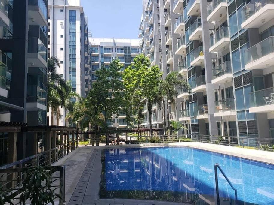 Lovely 2 Bed Infront Of Naia Terminal 3 * Manila