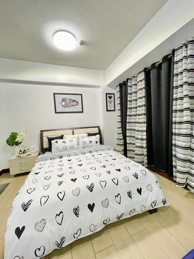 Two Palm Tree Villas Newport-elegante Condotel Type Aparthotel Manila