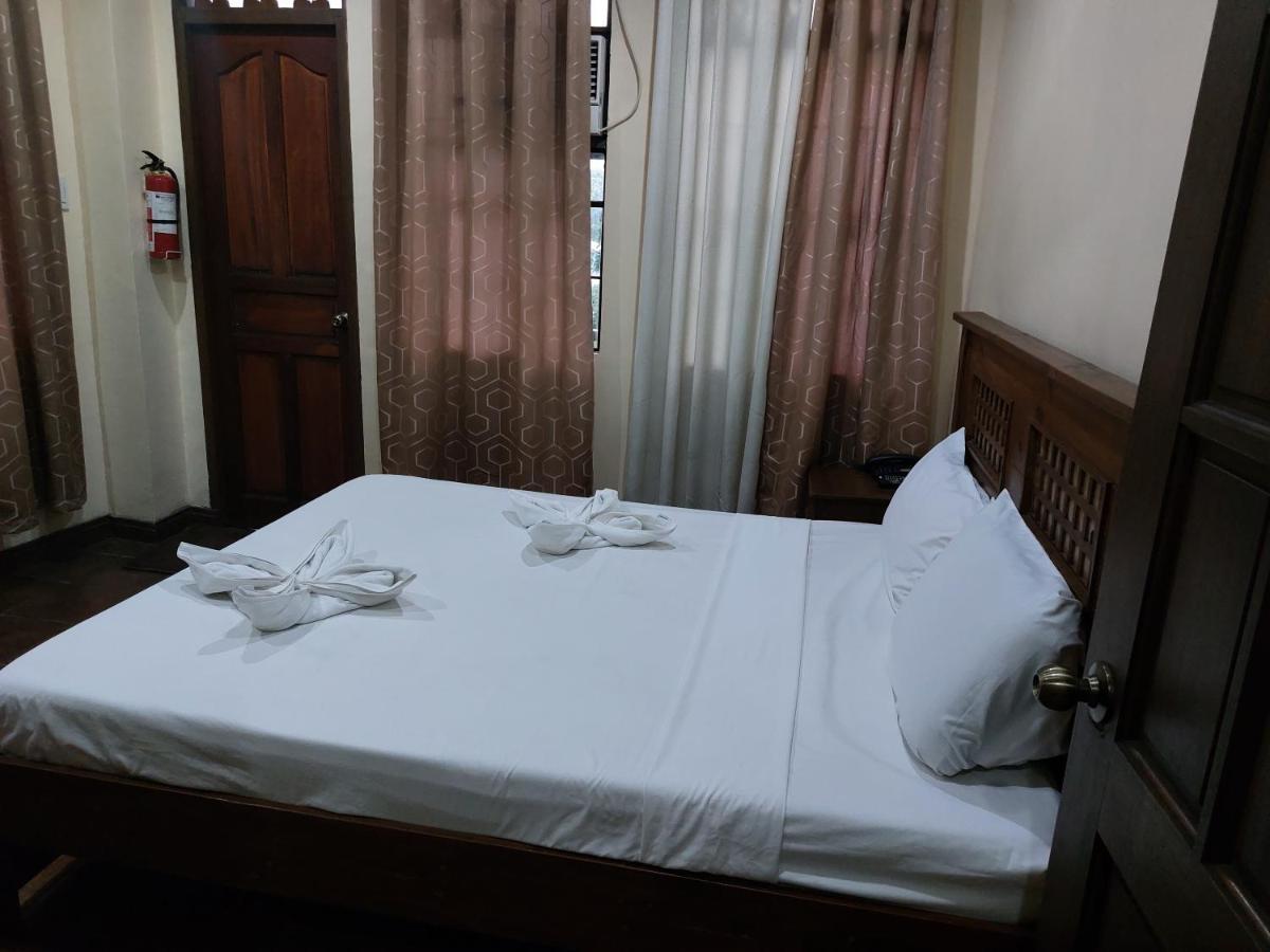 Makabata & Cafe Hotel *