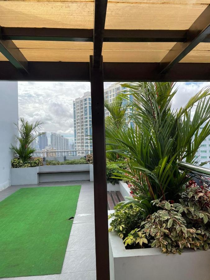 U806 2bedrooms Poolaccess Netflix Wifi85mbps Karaoke Apartment Manila
