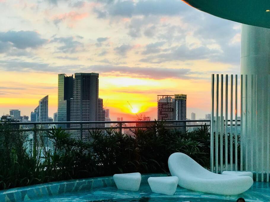 Acqua Private Livingstone Tower Unit With Free Wifi Apartment