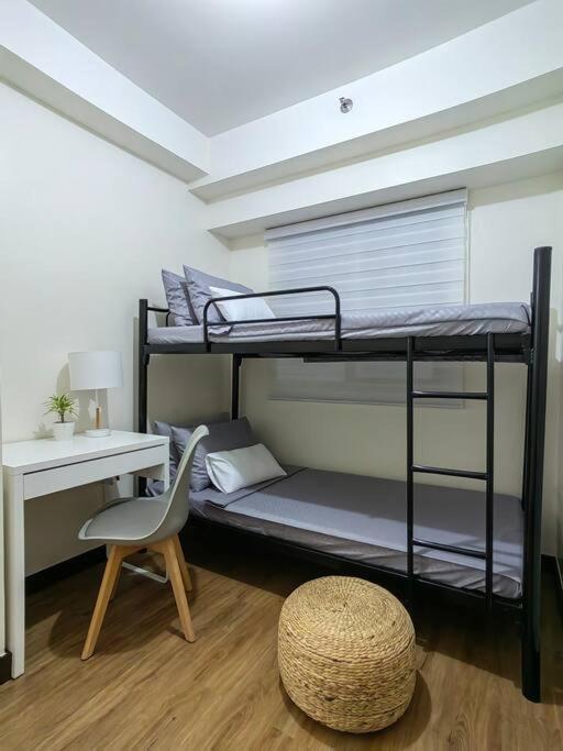 Happirest Cozy Crib Apartment Manila