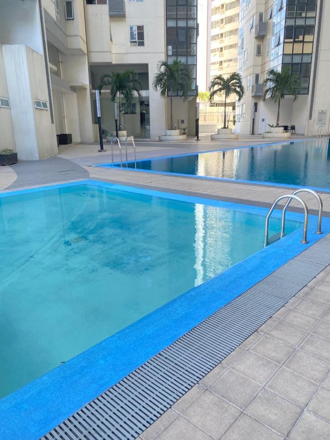 Comfy And Cozy 2br In Bgc With Wifi And Netflix *