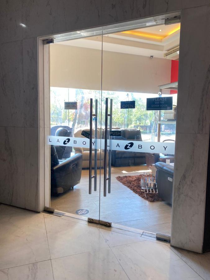 Apartment Comfy And Cozy 2br In Bgc With Wifi And Netflix