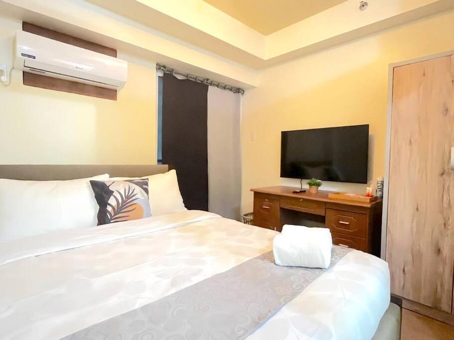 Apartment Location And Spacious 1br W/ Wi-fi At Brixton Place, Pasig