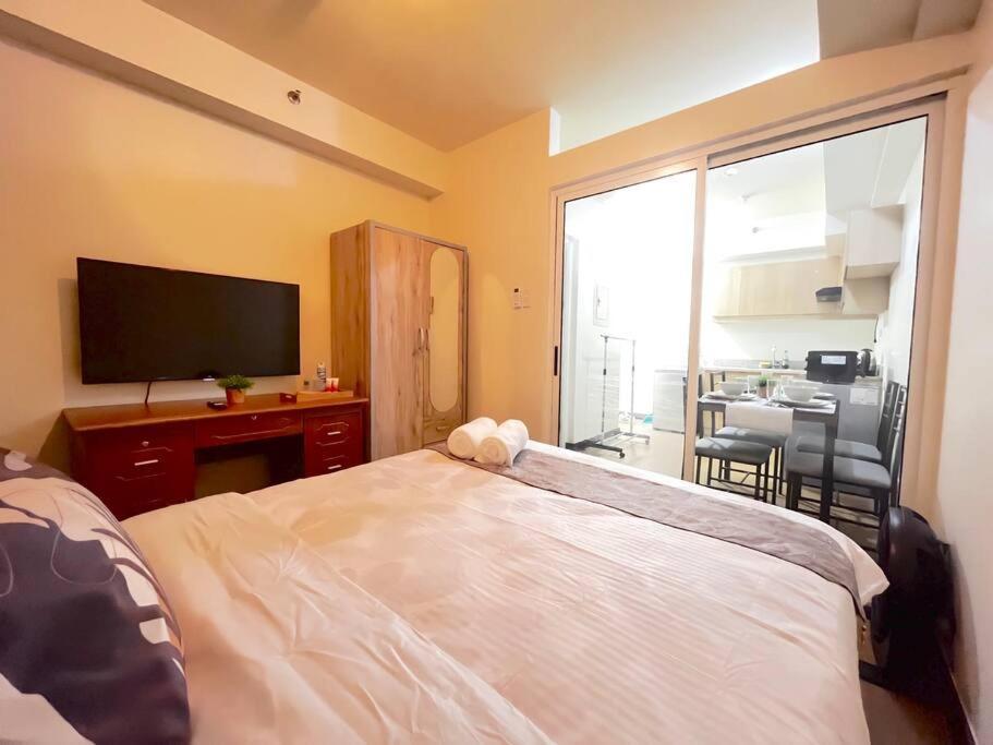 Location And Spacious 1br W/ Wi-fi At Brixton Place, Pasig Apartment