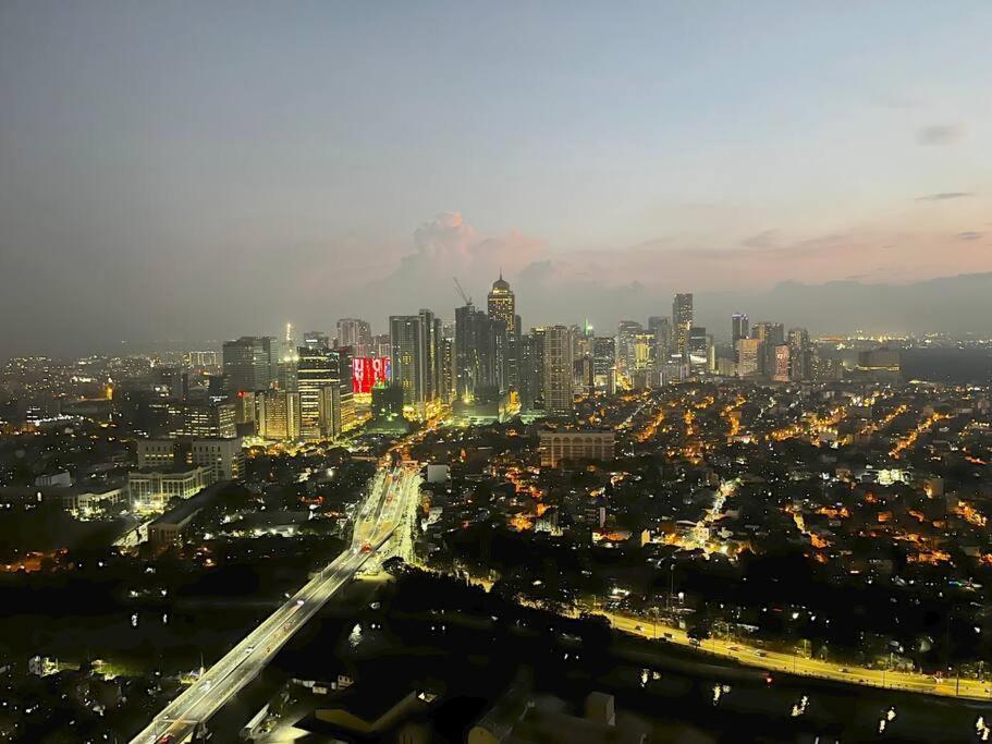 Apartment Location And Spacious 1br W/ Wi-fi At Brixton Place, Pasig *