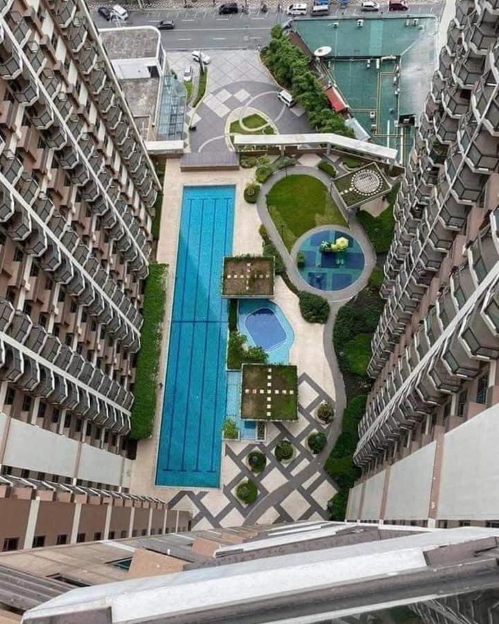 Q Radiance: Airport-adjacent Urban Oasis