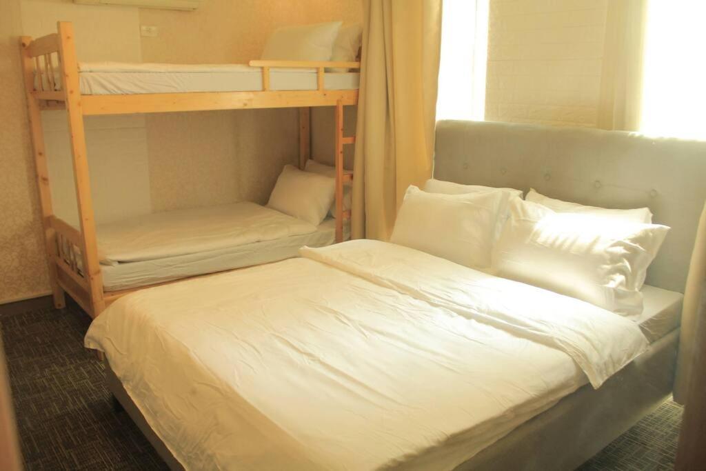 Apartment A2j Luxury 1br Balcony Near Venice Mall Bgc