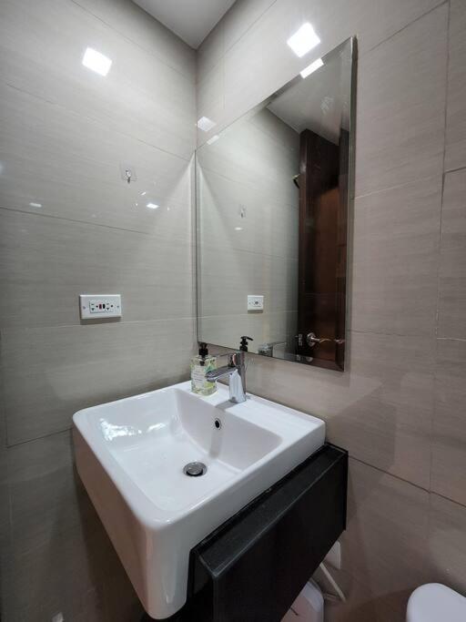 Apartamento Casa Antonio At Viceroy Mckinley Hill Manila