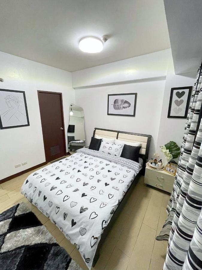 Two Palm Tree Villas Newport-elegante Condotel Type * Manila