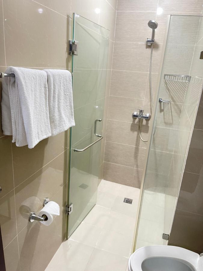 Two Palm Tree Villas Newport-elegante Condotel Type * Manila