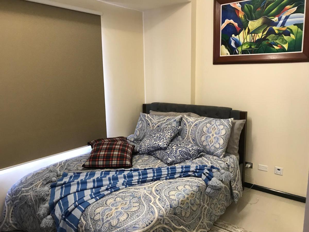 Q Radiance: Airport-adjacent Urban Oasis Apartment Manila