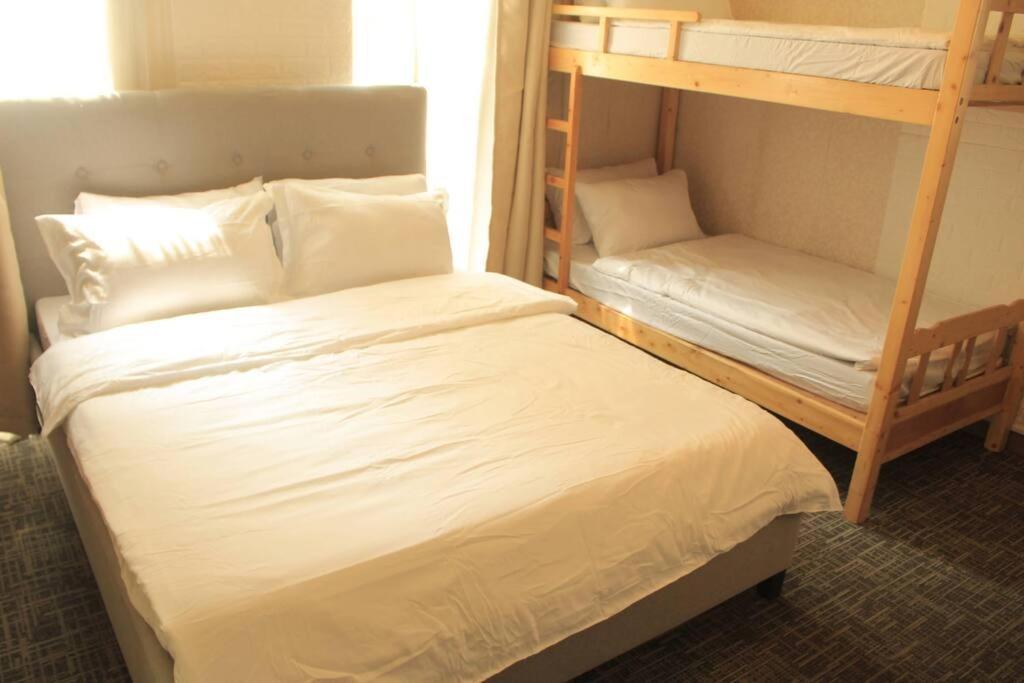 A2j Luxury 1br Balcony Near Venice Mall Bgc