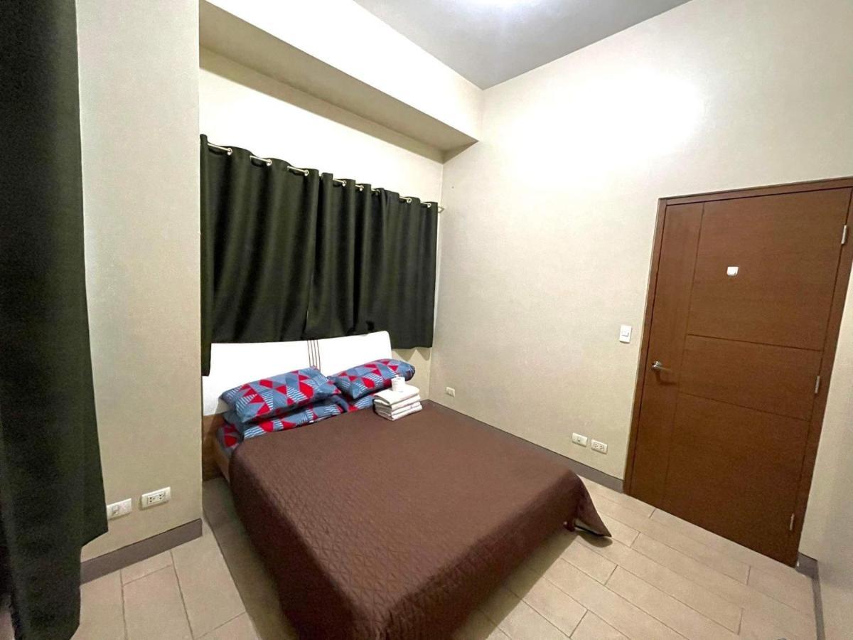Lovely 2 Bed Infront Of Naia Terminal 3 Manila