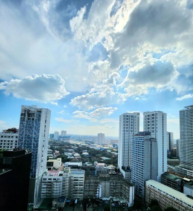 Apartment Modern Hotel-type Near Greenbelt Netflix 100mbps