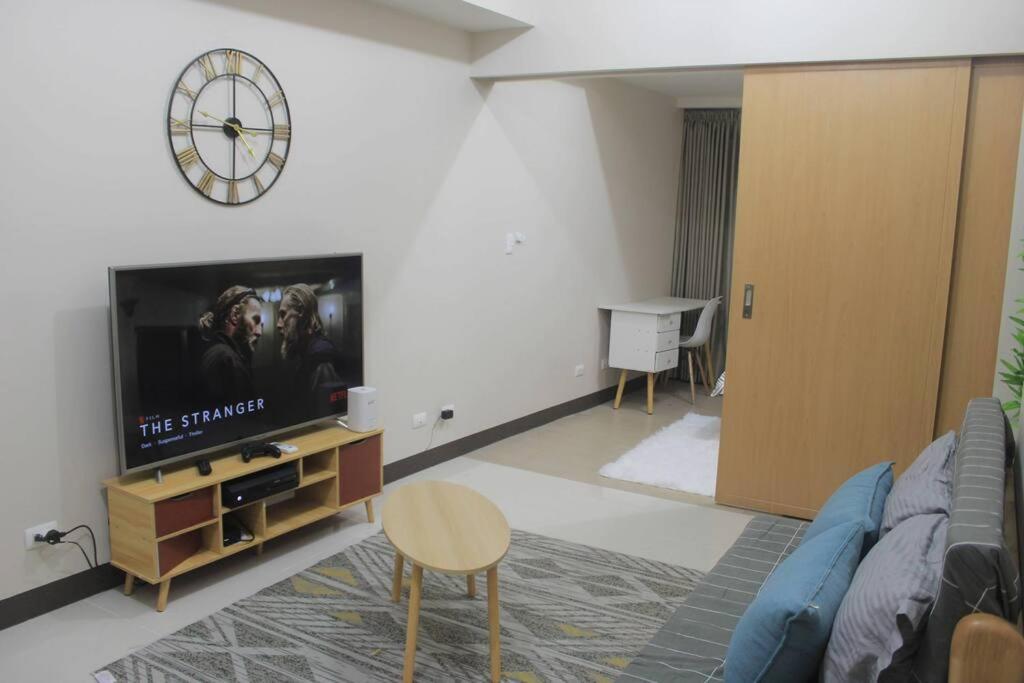 Apartment A2j Luxury 2br Near Uptown Mall Bgc Taguig *