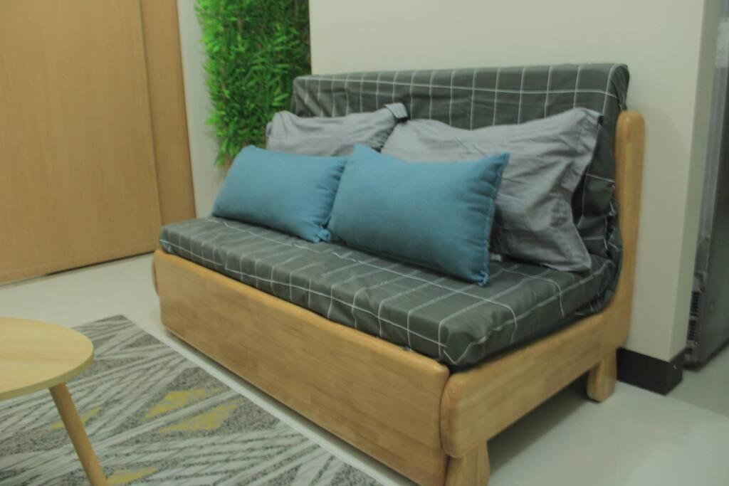 A2j Luxury 2br Near Uptown Mall Bgc Taguig