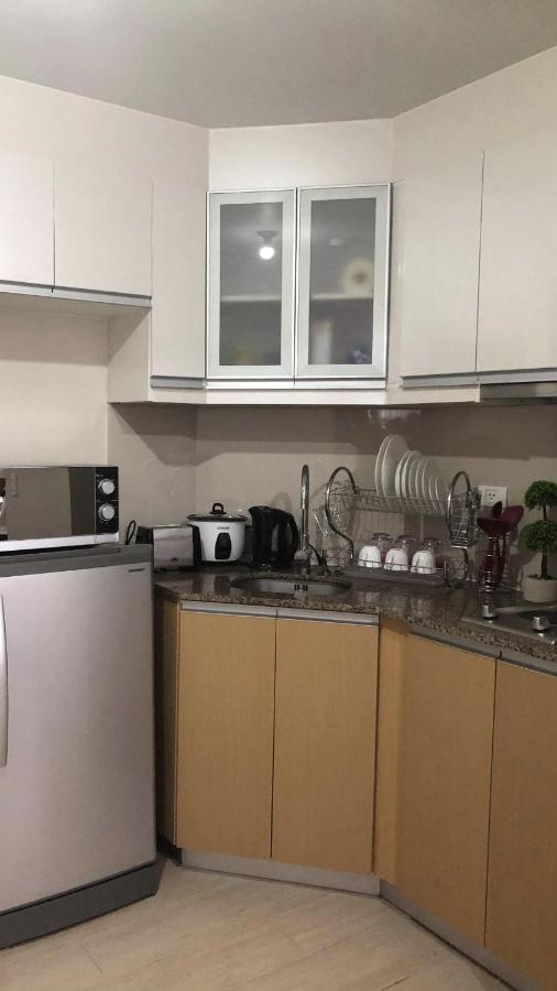 Robles' Unit At 81 Newport Boulevard Apartment Manila