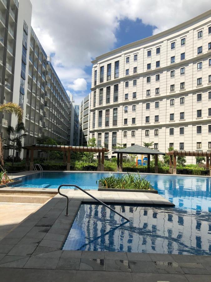 Robles' Unit At 81 Newport Boulevard Apartment