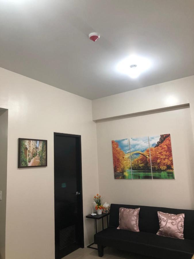 Robles' Unit At 81 Newport Boulevard * Manila