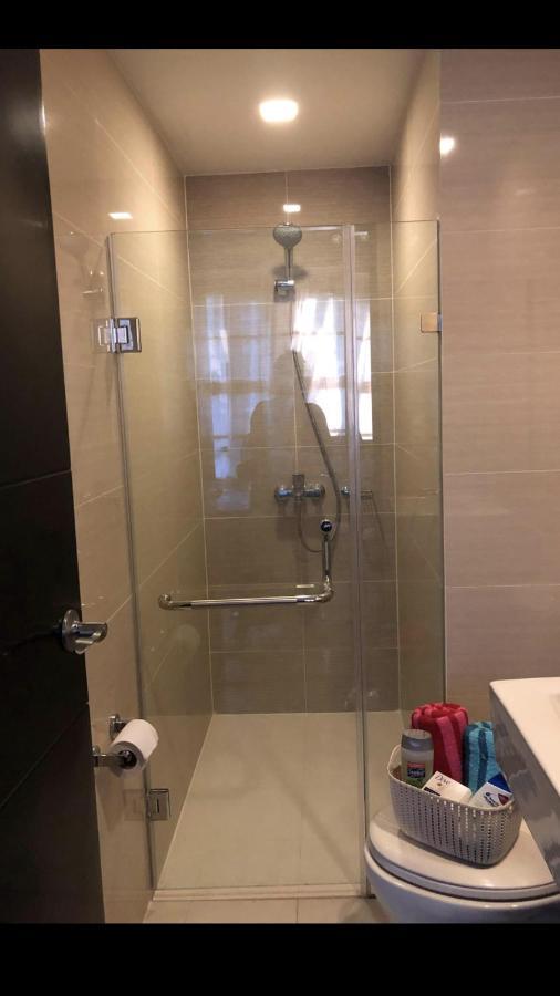 Robles' Unit At 81 Newport Boulevard Apartment *