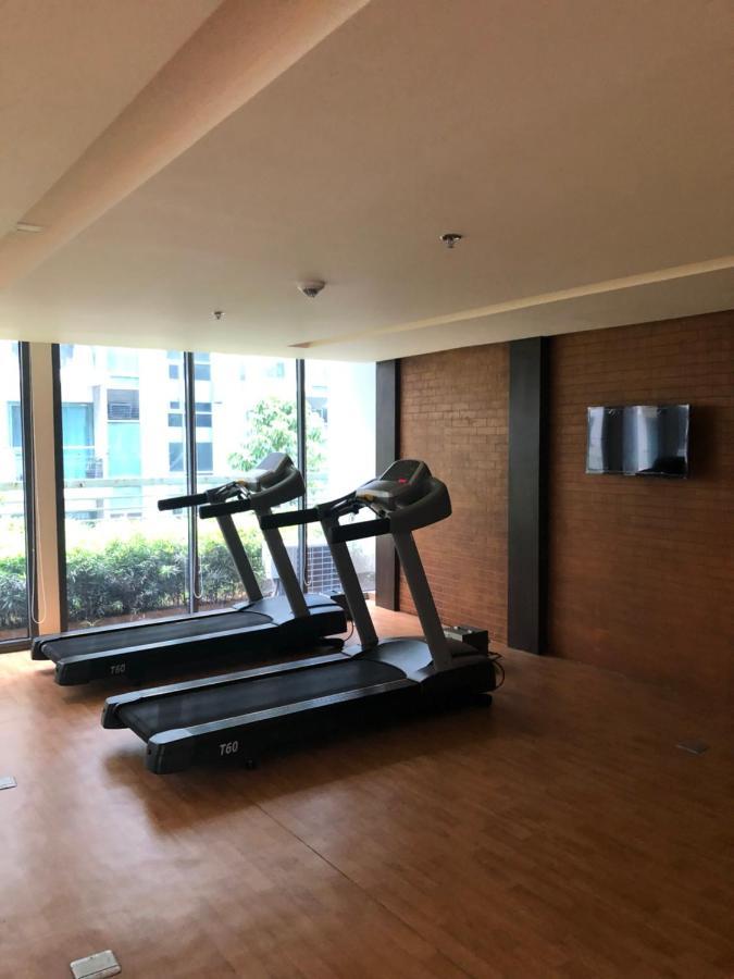 Robles' Unit At 81 Newport Boulevard Apartment