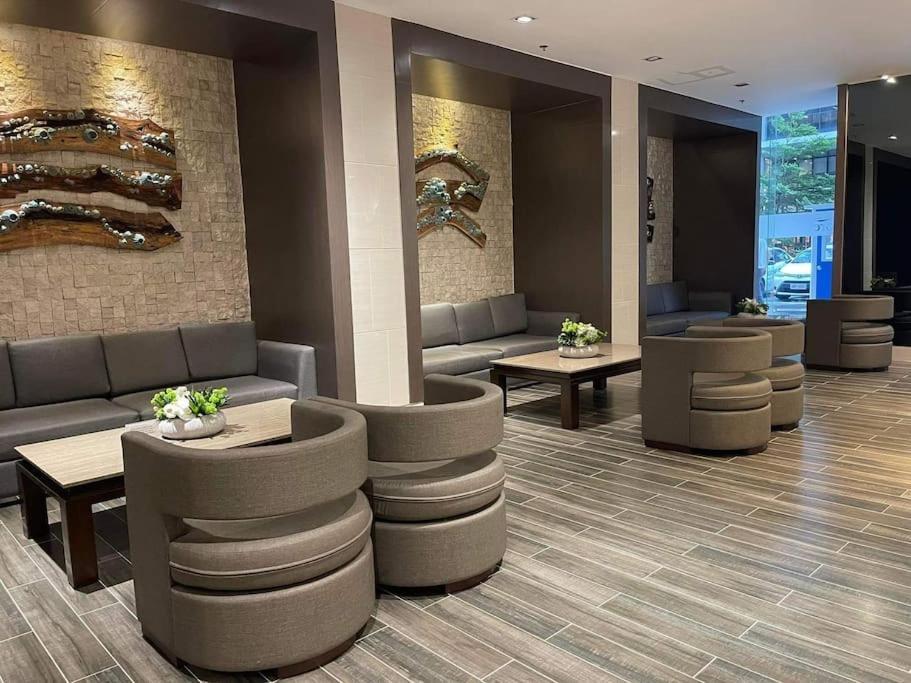 Shore 1 & 3 Residences Moa 1br With Balcony By Darpm Apartamento