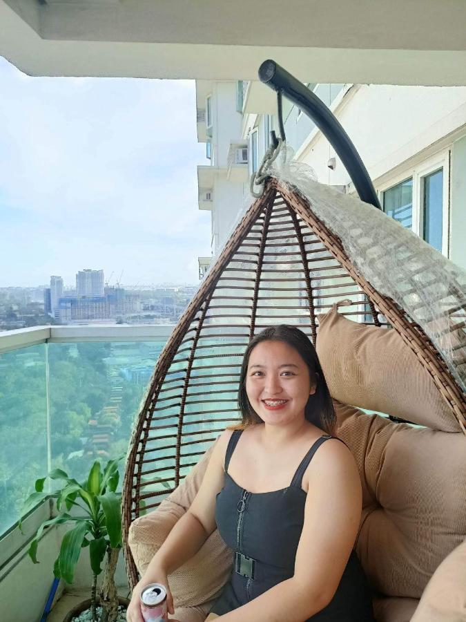Family Size Staycation In Makati With New Year's Firework Balcony View Apartment Manila