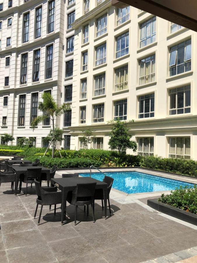 Robles' Unit At 81 Newport Boulevard