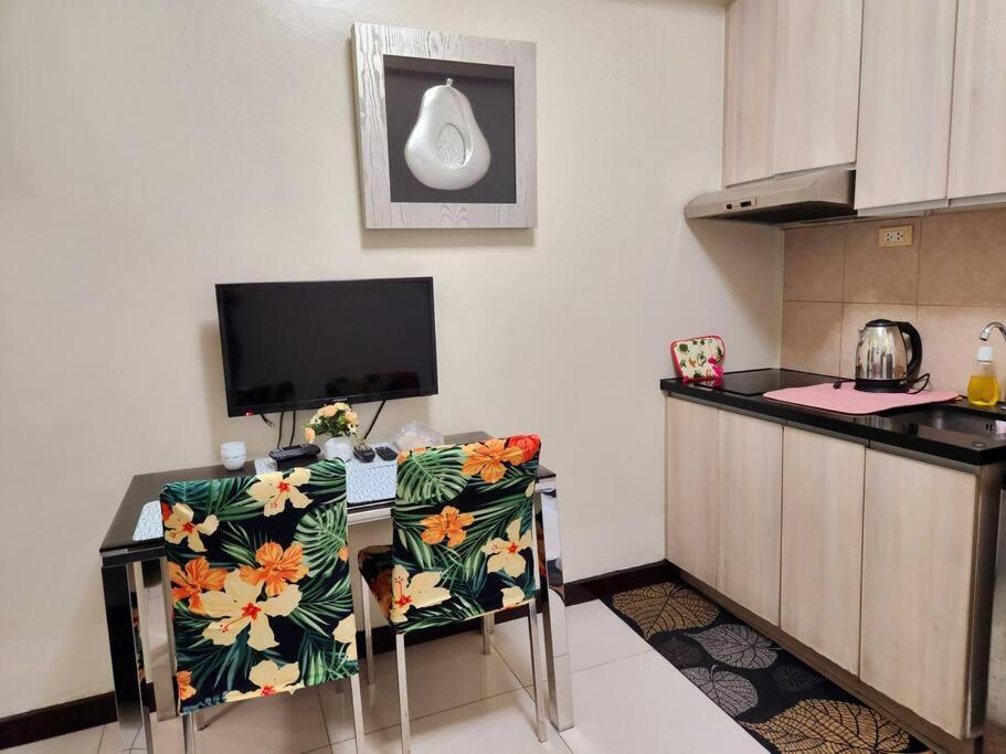 Apartment 1br W/balcony Gorgeous Bay Sunset And Yacht Club View Manila