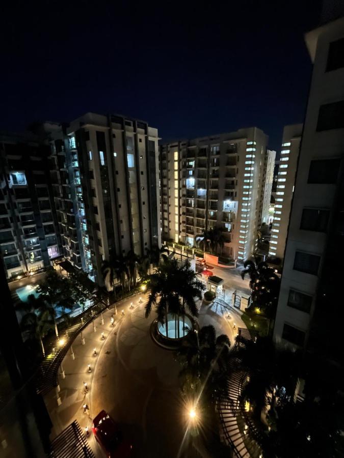 Two Palm Tree Villas Newport-elegante Condotel Type Aparthotel Manila