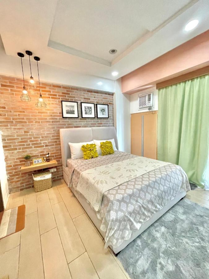 Two Palm Tree Villas Newport-elegante Condotel Type Manila