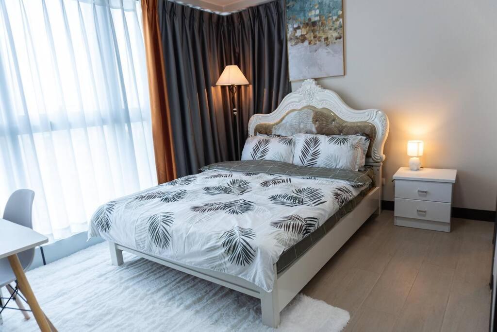 A2j Luxury 2br Bgc Uptown Near Uptown Mall * Manila