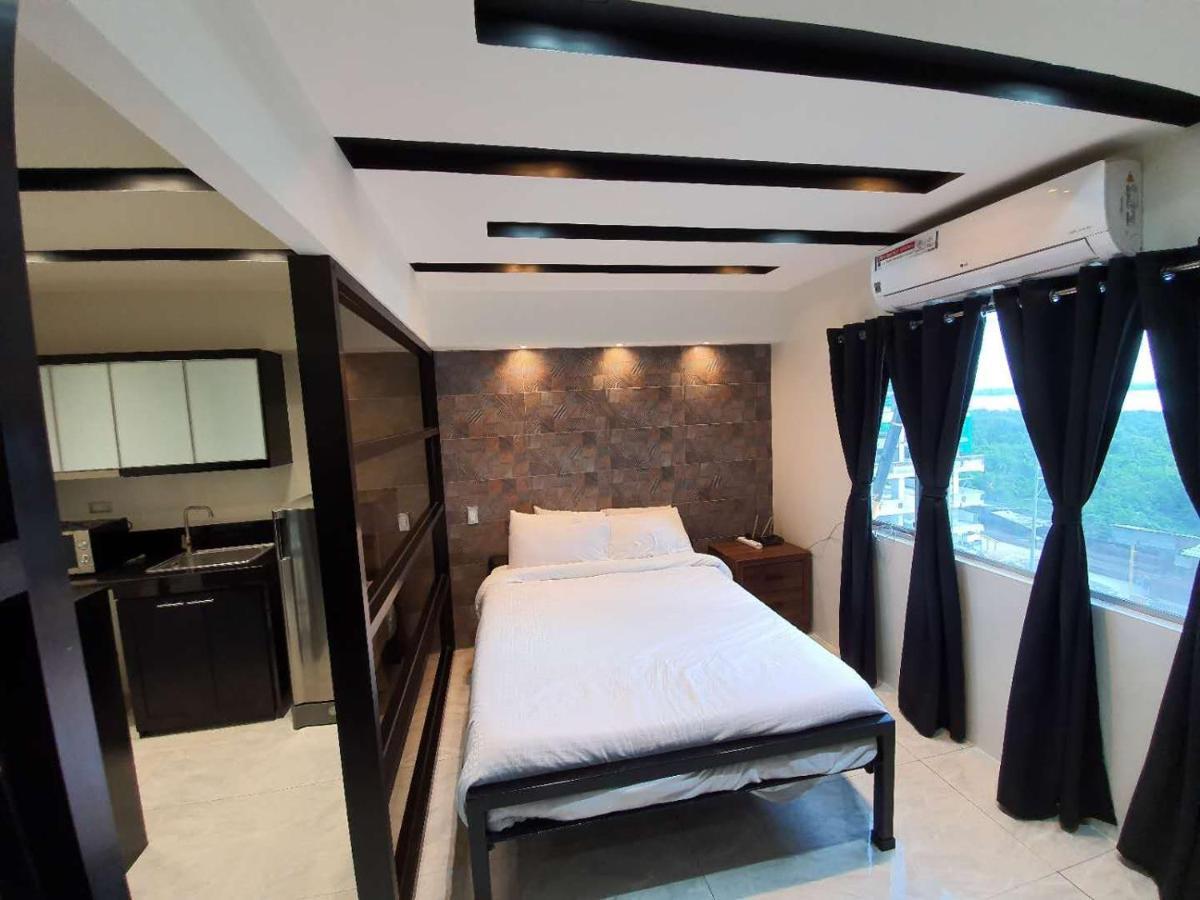 Burgundy Mckinley Place Service Apartment Apartment Manila