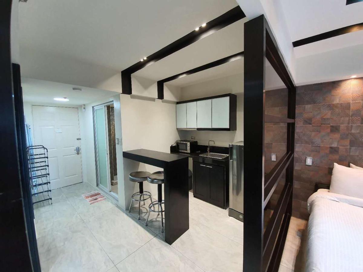Apartment Burgundy Mckinley Place Service Apartment *