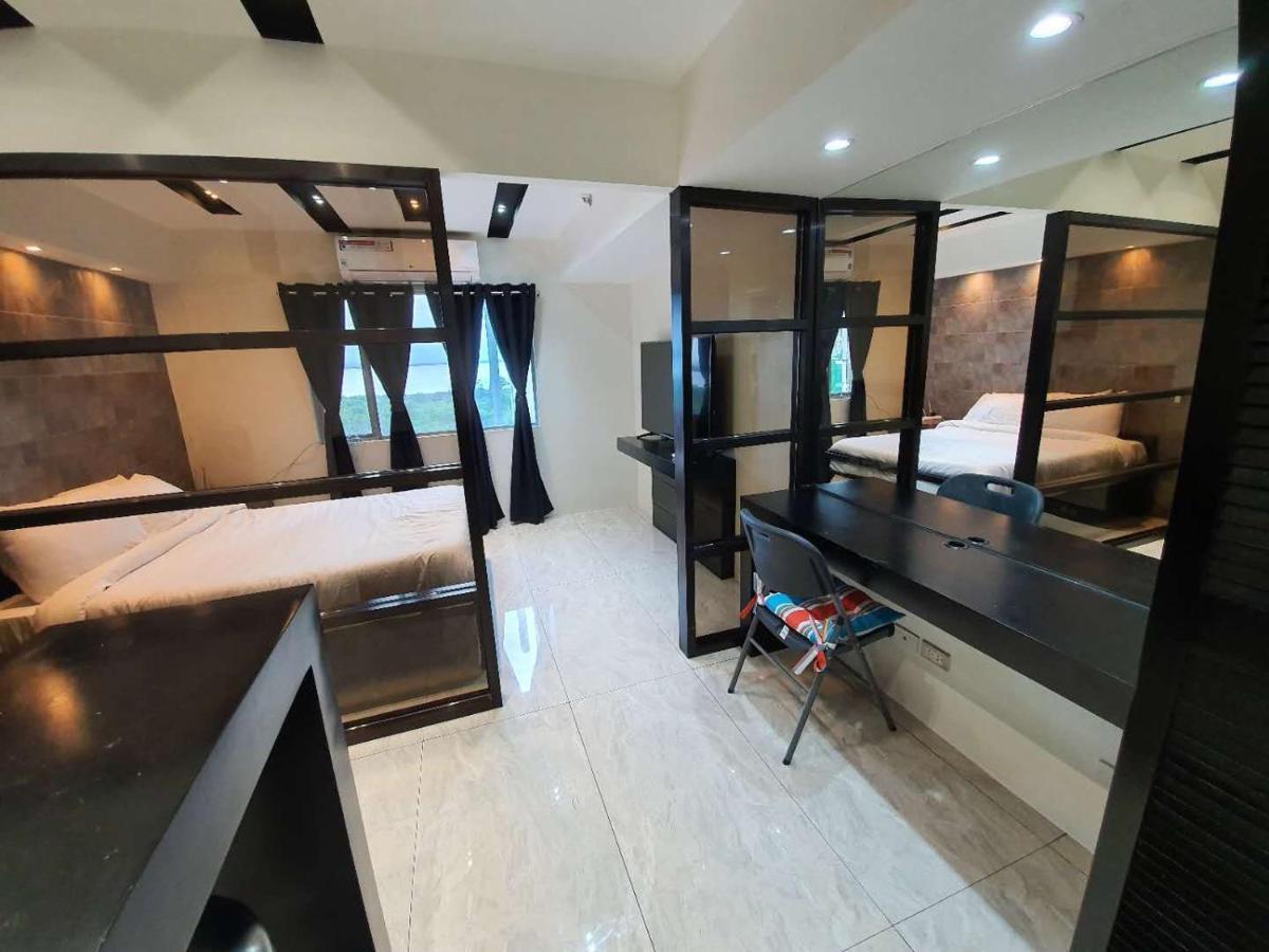 Burgundy Mckinley Place Service Apartment Apartment Manila