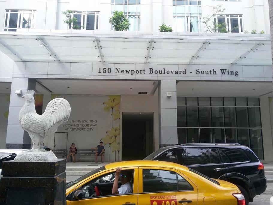 Condotel At 150 Newport Blvd. Near Naia T3 W/ Wifi Apartment