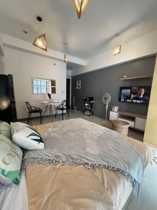 Cozy Viceroy Residences Mckinley Hill Bgc *