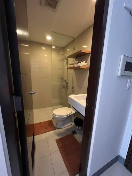 Cozy Viceroy Residences Mckinley Hill Bgc *