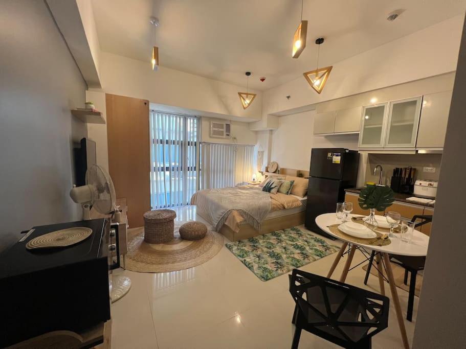Cozy Viceroy Residences Mckinley Hill Bgc Manila