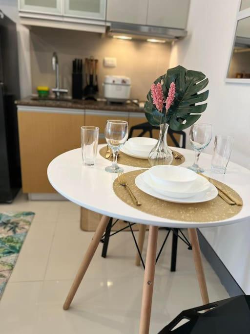 Apartment Cozy Viceroy Residences Mckinley Hill Bgc *
