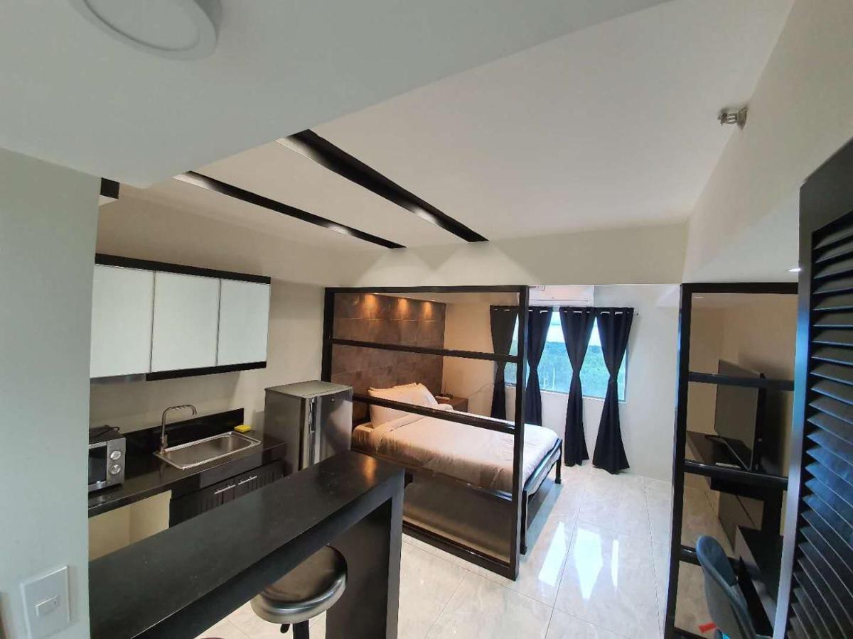 Burgundy Mckinley Place Service Apartment Apartment