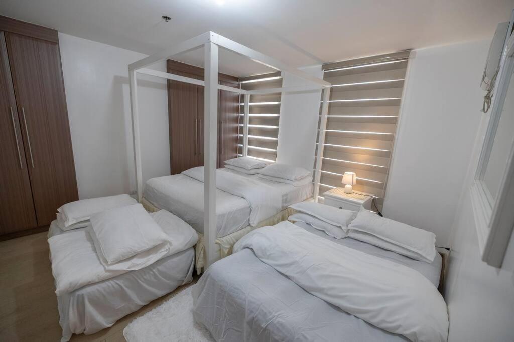A2j Luxury 1br Balcony Venice Near Malls * Manila
