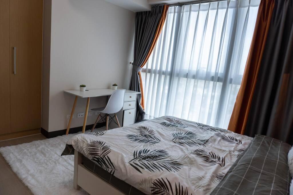 A2j Luxury 2br Bgc Uptown Near Uptown Mall Apartment