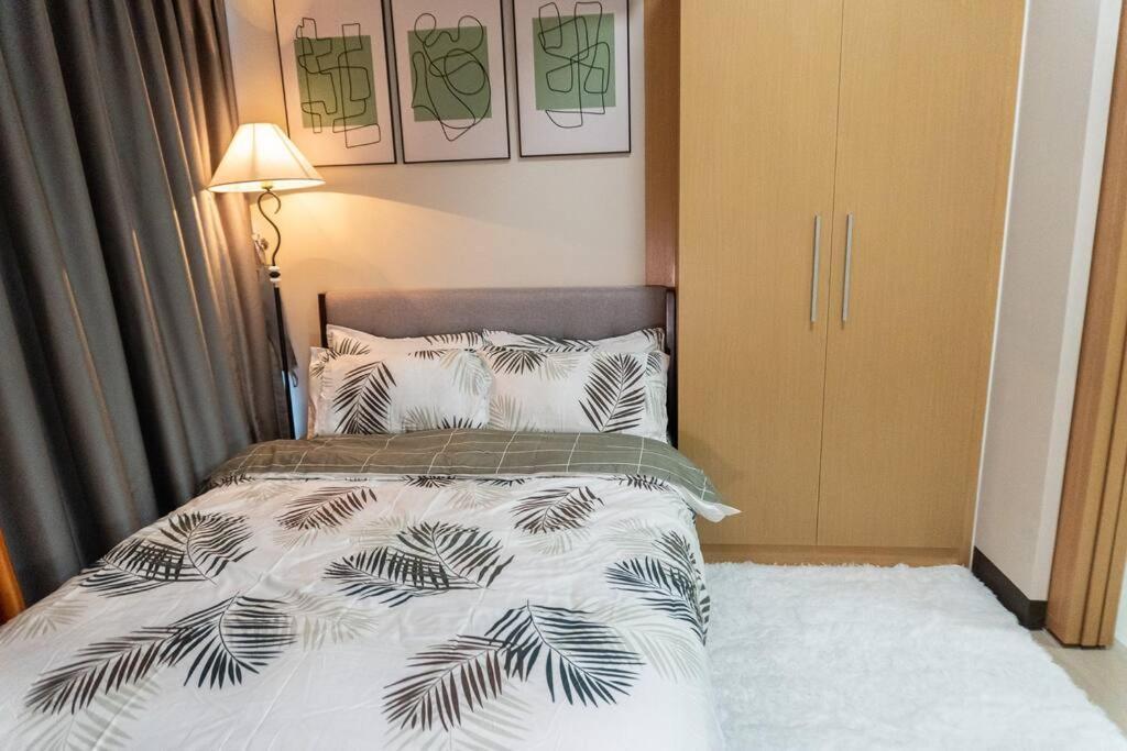 Apartment A2j Luxury 2br Bgc Uptown Near Uptown Mall *