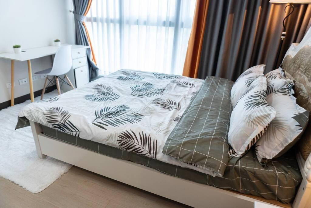 A2j Luxury 2br Bgc Uptown Near Uptown Mall Apartment Manila