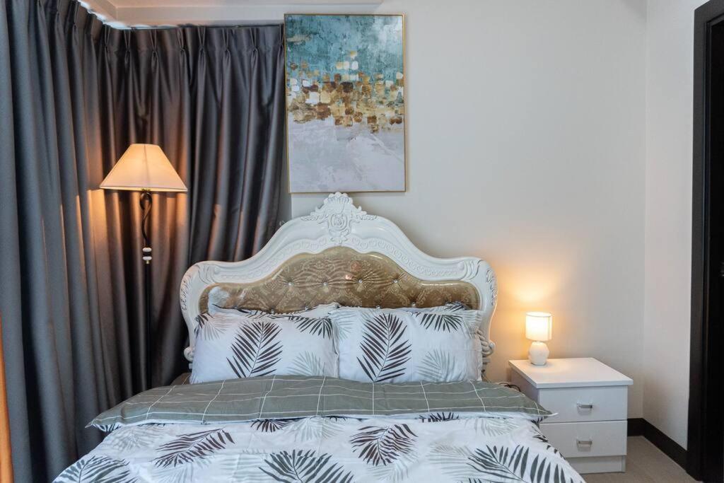 A2j Luxury 2br Bgc Uptown Near Uptown Mall Apartment